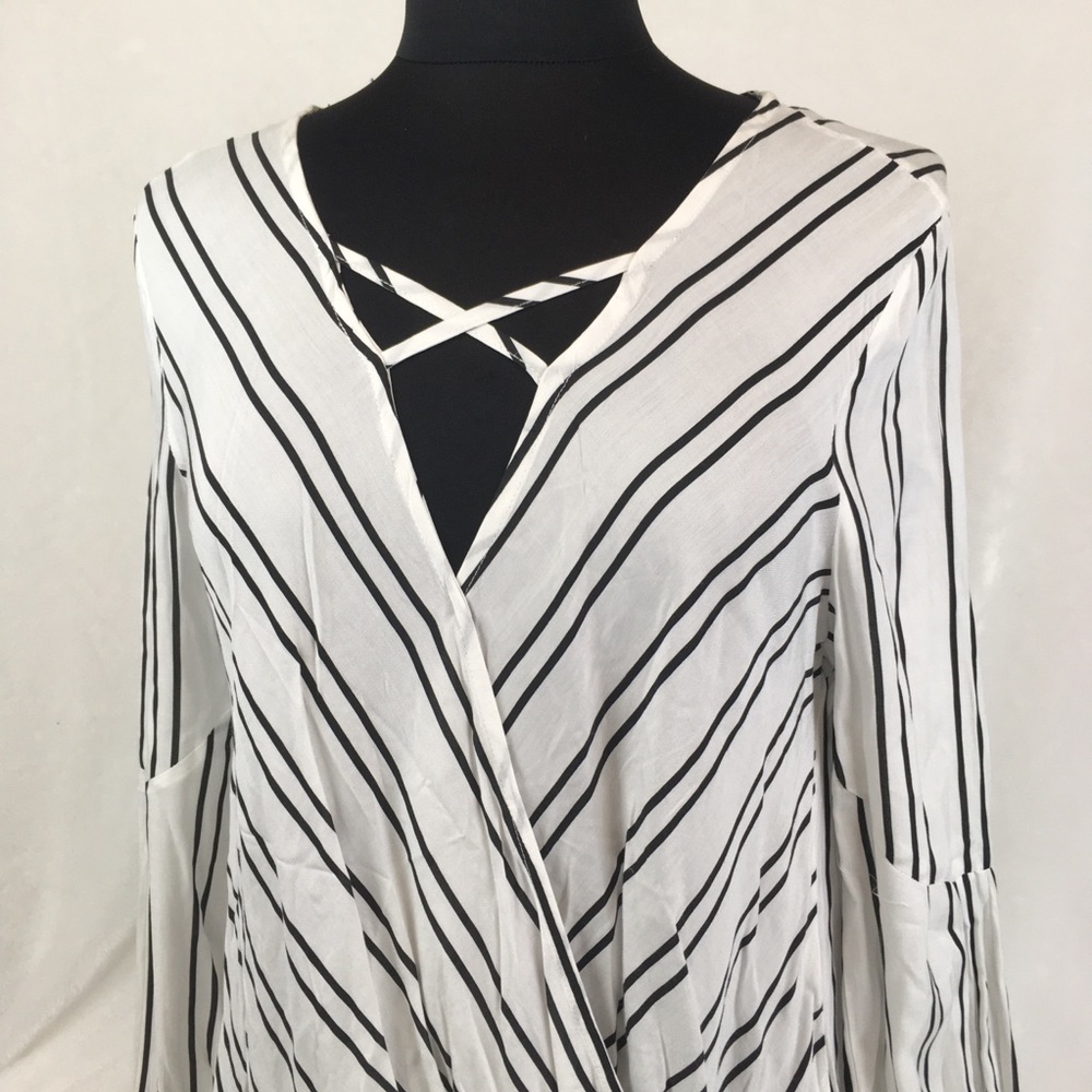 Olive & Joye Shirt Size Small S White Black Striped Long Sleeve Blouse Top NWT
